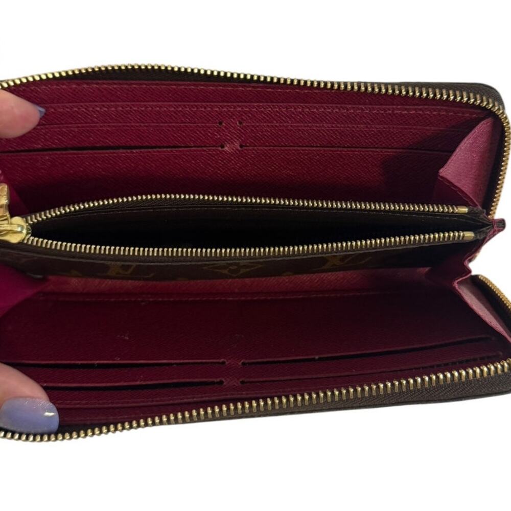 Louis Vuitton Zippy Wallet Monogram and Red Interior Gold Hardware Zipper Close - Picture 8 of 8